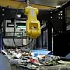 Ein Roboterarm von Fanuc sortiert Plastikabfälle. Der Einsatz von Robotern im Recycling ist aber nur einer von Nachhaltigkeitsaspekten im Bereich der Robotik.