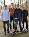Studenten mit Mountainboard,