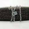 Tastatur mit Kette,