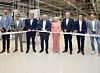 Ein Band, viele Scheren: Mit der traditionellen Durchtrennung wurde das neue Sensilo-Werk von Jumo am Firmensitz Fulda offiziell eröffnet.