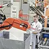 Mensch-Roboter-Kollaboration bei Audi: Im Werk Ingolstadt arbeitet der Roboter PART4you