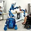 Unterstützung von Pflegebedürftigen durch die robotischen Assistenten (v.l.) HUG, Rollin Justin und EDAN