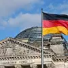 Deutscher Reichstag mit Flagge,