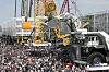 Besuchermassen und Baumaschinen auf der Bauma.