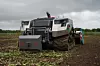 Das Bild zeigt den autonome Traktor AgBot von AgXeed afu einem Feld