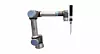 Universal Robots Roboterarm vom Typ UR5e, der mit der luftlosen Dosiervorrichtung SD30/55 von AIM Robotics versehen ist,