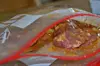 Am besten mariniert man das Fleisch in einem Gefrierbeutel. Hier verteilt sich die Marinade optimal.