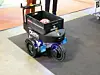 Versucht mit einer Anordnung der Räder nicht an den Ecken, sondern an den Seiten zu punkten: Transportfahrzeug von Capra Robotics.