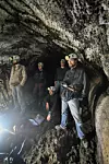 DFKI-Ingenieure in Höhle,