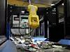 Ein Roboterarm von Fanuc sortiert Plastikabfälle. Der Einsatz von Robotern im Recycling ist aber nur einer von Nachhaltigkeitsaspekten im Bereich der Robotik.
