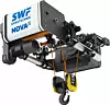 Die Elektroseilzüge Nova von SWF Krantechnik sind in Leistung und Funktion sehr breit skalierbar. Alle Baugrößen des neuen Elektroseilzugs Nova² rope basieren dazu auf derselben Grundstruktur. Mit unterschiedlichen Leistungen, Hubhöhen, Geschwindigkeiten, Funktionen und Steuerungsoptionen skalieren Anwender das Hubwerk individuell. Zu den Innovationen gehört der Antrieb über zwei Räder mit Keilrippenriemen für doppelte Lauffläche. Halle 7, Stand F31