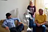 Forscher mit Roboter Pepper,