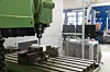 Zusätzlich zum Digitalen Zwilling wurde die Fräse mit Vorschubmotoren und einer CNC-Steuerung modernisiert.