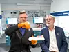Die Erfinder Ulf Landegren und Simon Fredriksson haben mit ihrem Team die Proteomik revolutioniert und eine umfassende, detailliertere und genauere Proteinanalyse möglich gemacht. Diese Tests verbessern das Screening auf zahlreiche Krankheiten und eröffnen neue Wege für deren frühzeitige Behandlung.