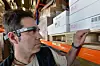 Picavi im Einsatz: Kurz bevor der Kommissionierer den in die Datenbrille integrierten Scanner