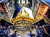 Das Montagewerk der US-Bundesbehörde NASA in der Nähe von New Orleans, Louisiana beherbergt unter anderem eine 70 Meter hohe, vertikale Montagevorrichtung, das weltgrößte robotergestützte Werkzeug zum Bau von Raketen. Mit seinen knapp 3,4 Quadratkilometern großen Werksgelände ist es fast so groß wie der berühmte Central Park in New York.