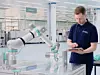 Dassault Systèmes (Stand 108/110, Halle 6) präsentiert dieses Jahr flexible, roboterbasierte Automatisierungslösungen basierend auf Virtual Twin-Technologie. Dieses Zusammenspiel soll eine durchgängige digitale Konstruktion ermöglichen, die Engineering, Inbetriebnahme, Anlagenlayout, Roboterprogrammierung sowie Produktionsmanagement umfasst. Anhand von zwei gemeinsamen Showcases mit Airskin von Blue Danube Robotics und RobCo sollen Messebesucher innovative Robotikanwendungen erleben, die die Sicherheit bei der Mensch-Maschine-Interaktion verbessern sowie die Effizienz von Produktionsprozessen erhöhen.