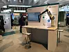 Roboterarm auf Messestand,