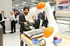 Am Stand von Kuka waren die drei Finalisten des Kuka Innovation Award zu sehen. Ein System für das Färben von Garnen mit bestimmten Mustern für die Textilindustrie vor allem in Indien...