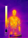Die Wärmebildkamera macht es sichtbar: Der Körper des Manikin HVAC» (gelb-orange) wird mittels einer Lampe auf wohlige Temperaturen gewärmt, während die Umgebung (violett) kühl bleibt.