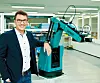 Patrick Zimmermann mit seinem Industrieroboter-System HORST