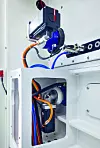 Die One Cable Technology der Beckhoff Servomotoren AM8000 reduziert deutlich den Verkabelungsaufwand und die Gefahr von Verdrahtungsfehlern.