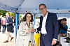 Dr. Andrea Heilmaier, Wirtschaftsreferentin der Stadt Nürnberg, und Michael Lösch, geschäftsführender Gesellschafter GMN, stoßen beim Spatenstich auf gutes Gelingen an.