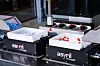Mit einer patentierten 3-Achs-Vibrationstechnologie ermöglicht Asycube eine flexible Vereinzelung und Ausrichtung unterschiedlicher Bauteile.