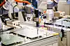 Kollaborative Roboter übernehmen präzise Arbeitsschritte in der Elektronikfertigung – umso wichtiger werden nachvollziehbare Software-Herkunft, geprüfte Sicherheit und langfristig gesicherter Support.