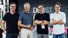 Patrick Pfaff, Managing Director des TUM Venture Labs Robotics / AI, Philipp Gerbert, CEO der TUM Venture Labs, Christoph Gamper, CEO der Durst Group, und Philip Moedinger, Analyst Corporate Development bei Durst, (v.l.) besiegeln die Partnerschaft.