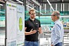 Mitarbeitereinbindung als Erfolgsfaktor: Gemeinsam werden Abläufe im Schaltschrankbau analysiert, Verschwendung sichtbar gemacht und Verbesserungen für eine effiziente, standardisierte und anschließend digital unterstützte Fertigung entwickelt.