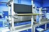 Faltenbälge schützen bewegte Achsen vor Verschmutzung und machen dafür alle Verfahrwege mit – wie hier auf einem Teststand von Hema.