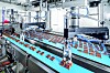 F4-Knickarm-Roboter können sehr breite Produktbänder abarbeiten – umso bedeutender ist dabei die Optimierung der Bewegungsabläufe hinsichtlich Geschwindigkeit, Effizienz und Präzision.