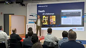 In der einleitenden Keynote widmete sich Steffen Winkler von Bosch Rexroth mit der provokanten Frage, ob KI den „Tod des SPS-Programmierers“ bedeute.