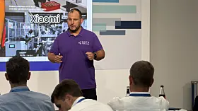 Frisch gestärkt nach der Mittagspause erklärte Alexander Mühlens von igus, was humanoide Roboter heute schon in der industriellen Praxis leisten können.