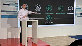 Einfach. Pragmatisch. Wirksam. – das waren die Schlagworte, die beim Publikum nach Victor Dienstbiers (Wilo) Vortrag im Kopf geblieben sind. Er schilderte anschaulich, wie Automatisierung speziell im Mittelstand angegangen werden kann.