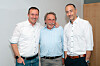 Zwei Generationen Hilscher und ein Chefredakteur: (v.l.) Sebastian Hilscher, Hans-Jürgen Hilscher und Philip Bittermann auf der Jubiläumsfeier bei Hilscher in Hattersheim.